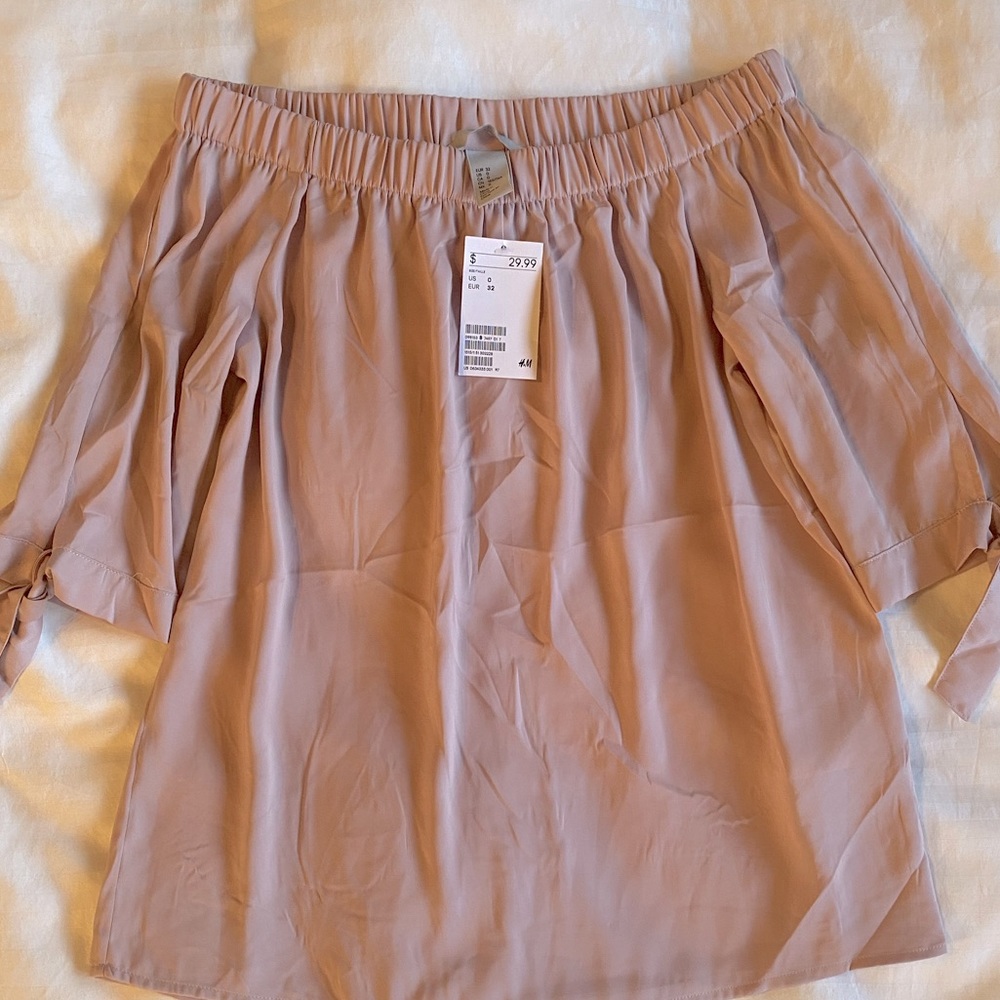 H&M pink top, size 0, NWT.